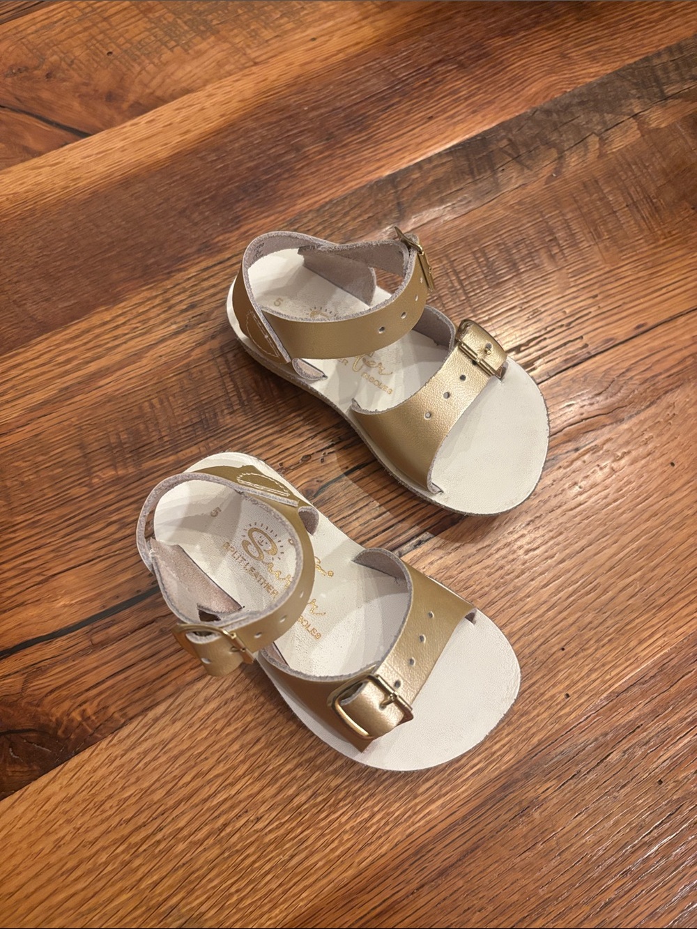 Saltwater Sun San Surfer Sandals Gold size 5
